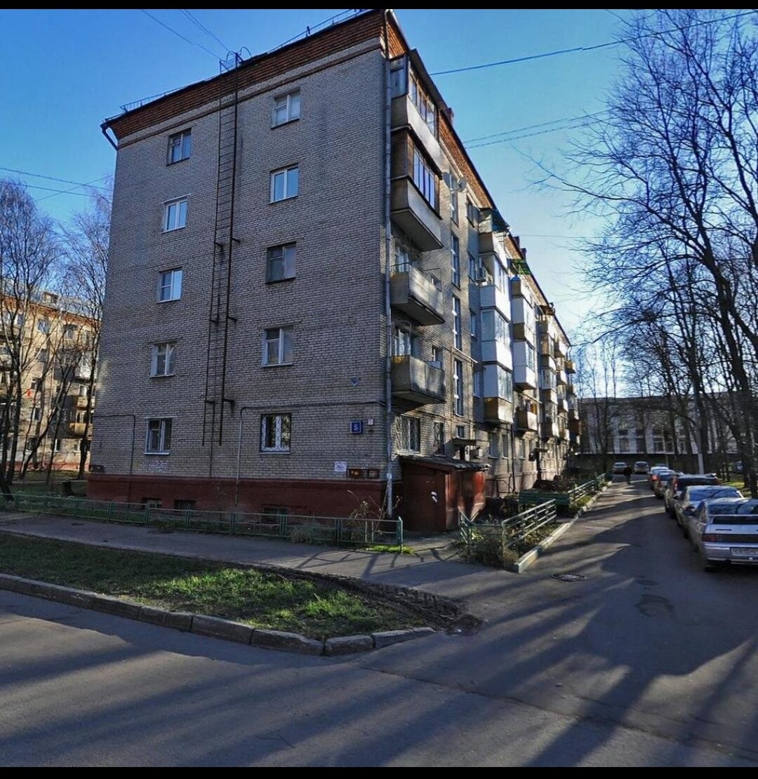 Вот собственно дом, в котором я снимала квартиру