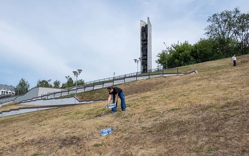    «Вопрос прорабатывается»: власти Ижевска ответили на эксперимент IZHLIFE по спасению газона на набережной
