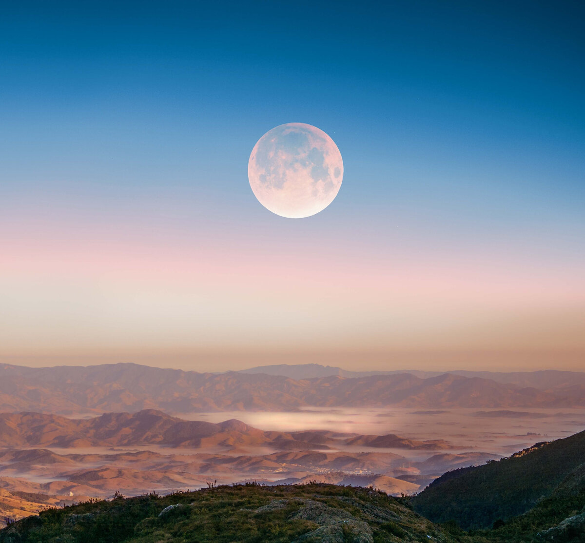За два дня до полнолуния наступают так называемые дни Гекаты, властительницы подземного мира. Они считаются дьявольскими, неудачными. 