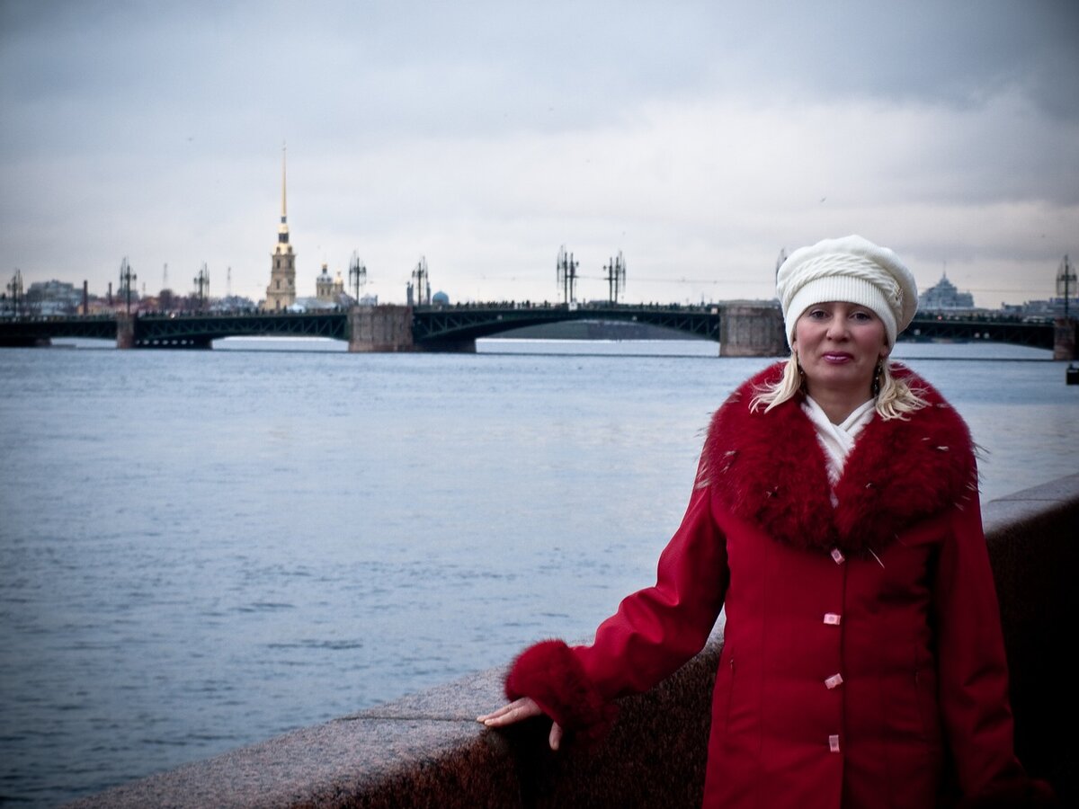 Мама в декабре 2011 - в первые дни после приезда в Петербург (жила здесь около 2 лет, а затем еще в 2015 приезжала).