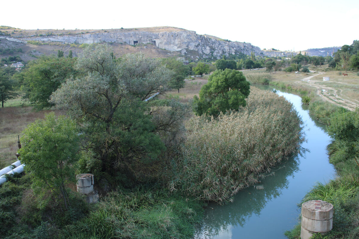 Идем от железнодорожной станции через мост