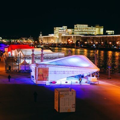     На Российской креативной неделе обсудят тренды, проведут фэшн-пикник и световое шоу