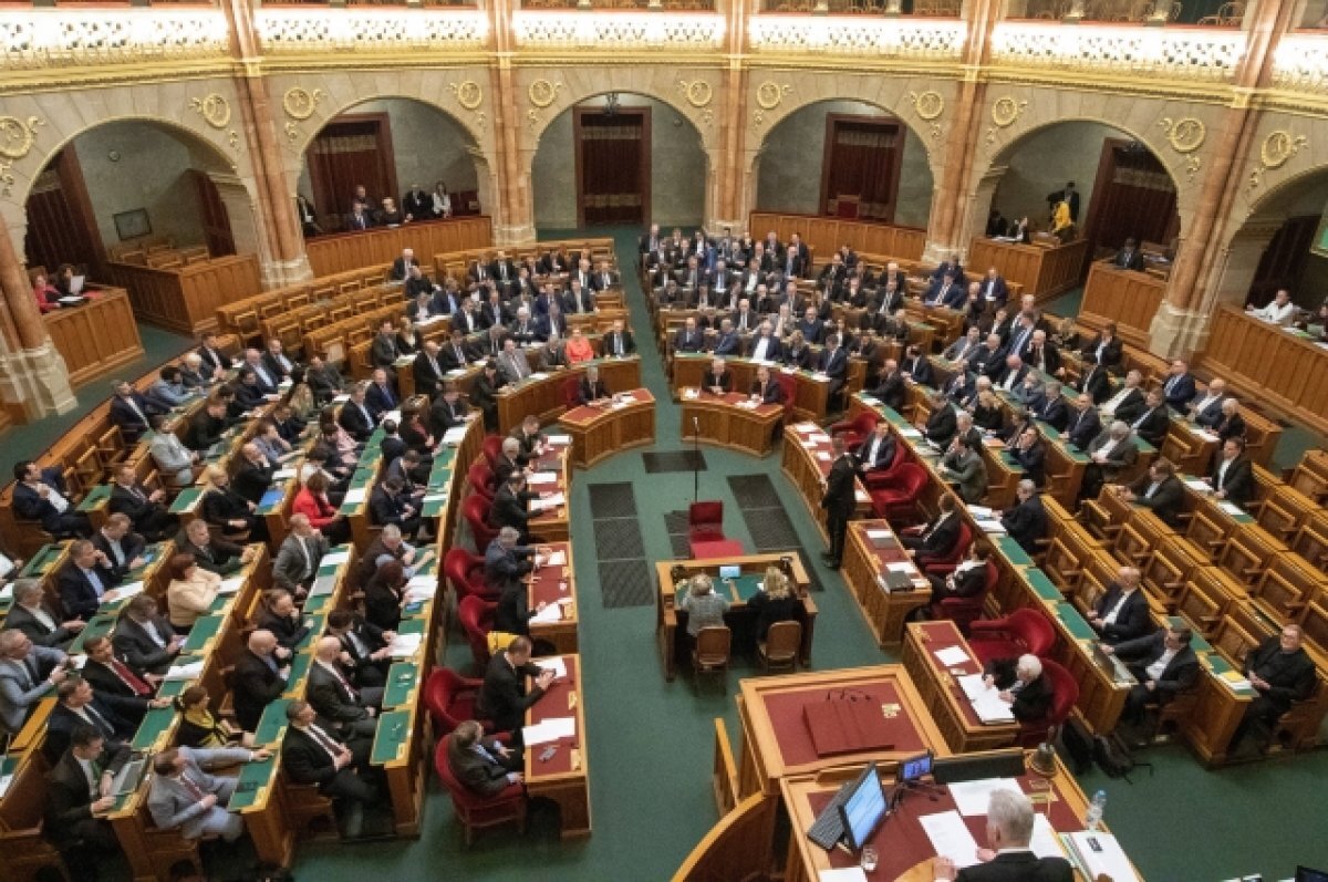    Венгрия может отложить на осень рассмотрение вопроса о приеме Швеции в НАТО