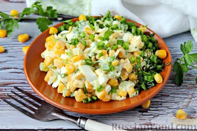 кукуруза консервированная, лук зелёный, яйца, майонез, соль