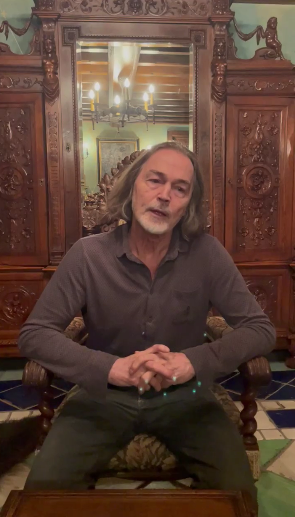 Никас в свой день рожденья обратился к друзьям и поклонникам. Скрин с видео из ВК мой