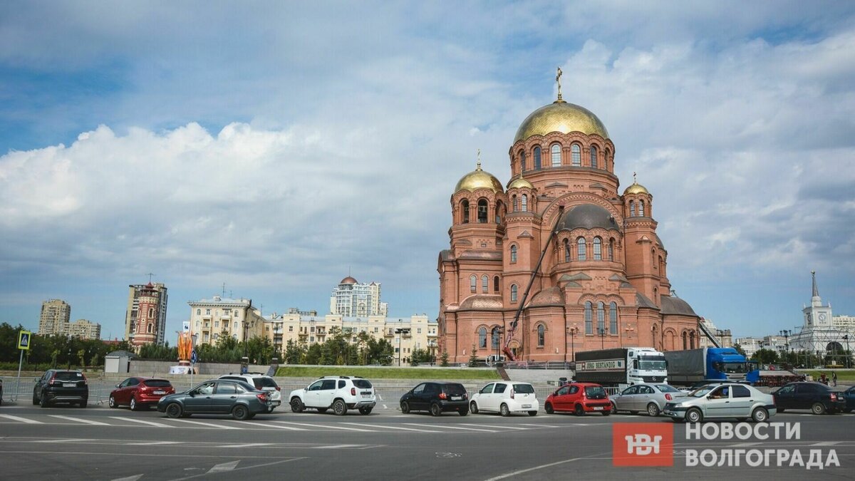     В Волгограде на площади Павших борцов, улице Мира и ряде других улиц ввели сегодня пешеходный режим, сообщает мэрия. Связано это с празднованием Пасхи.