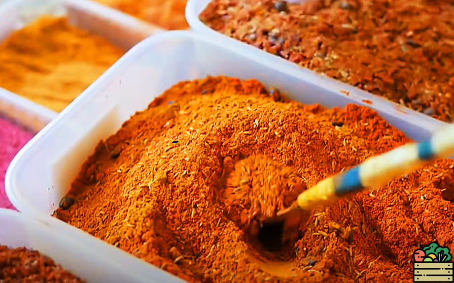 Многие огородники не понаслышке знают, как могут досаждать такие паразиты, как муравьи. Хотя, они не совсем паразиты. Просто именно на дачных участках они доставляют массу хлопот.-2