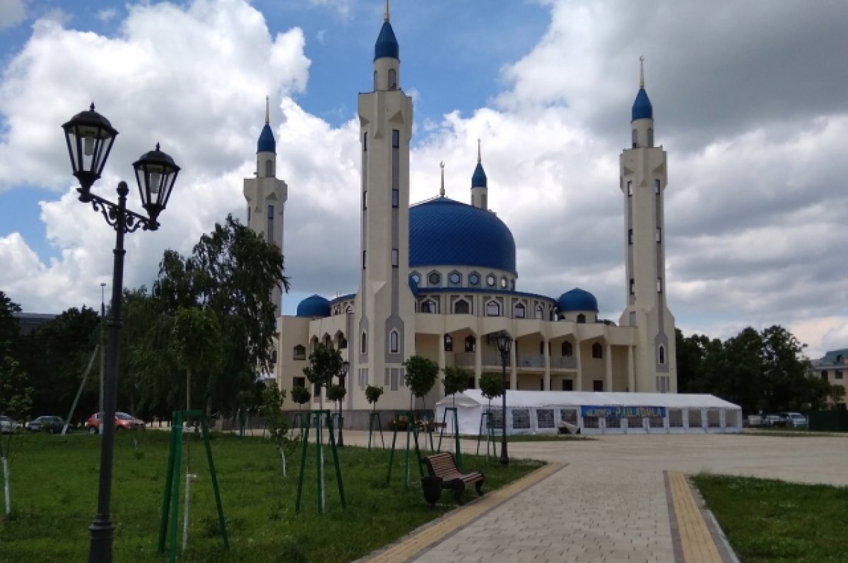    Мурат Кумпилов поздравил мусульман республики с праздником Ураза-байрам