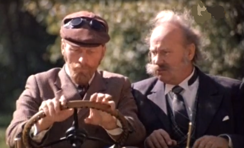 Левер и полковник Хоуп (Видас Александравичюс и Генрикас Кураускас), кадр из фильма "Английский вальс" (1982)