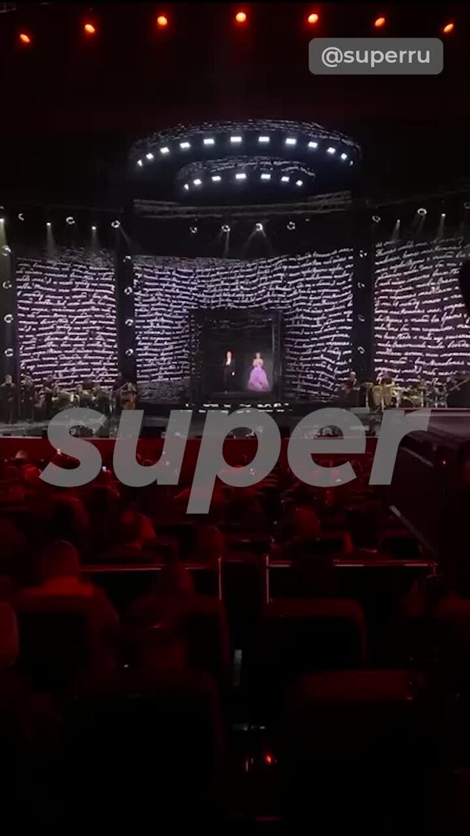    Дуэт Валерии и Иосифа Кобзона на концерте певицы Видео: Super