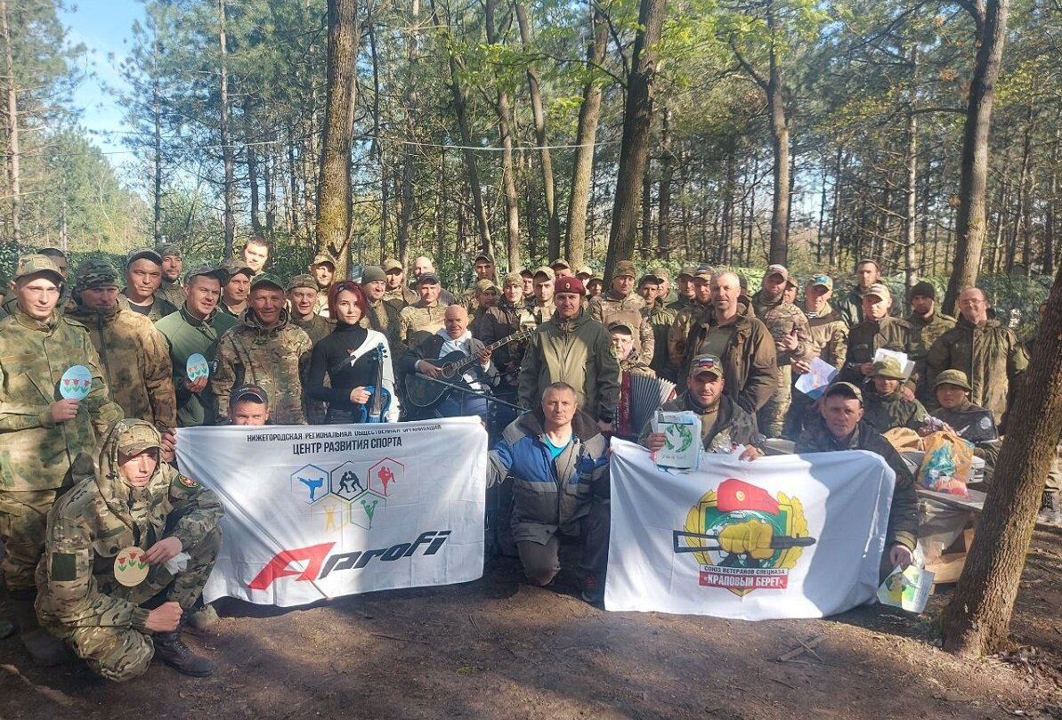    Во время недавней поездки в ДНР арзамасцы устроили для наших защитников пасхальный концерт Юлия Полякова