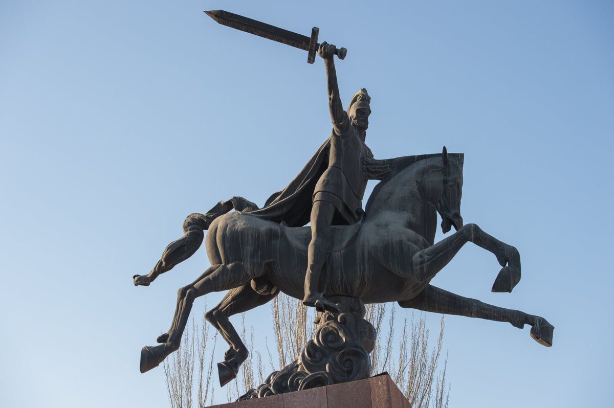 Памятник Вардану Мамиконяну в Армении