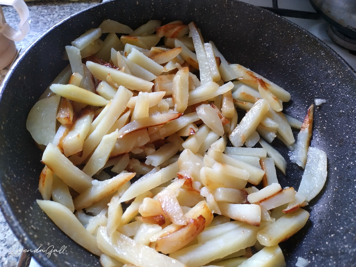 Он такой хитрый, всю румяную повыбирал ))