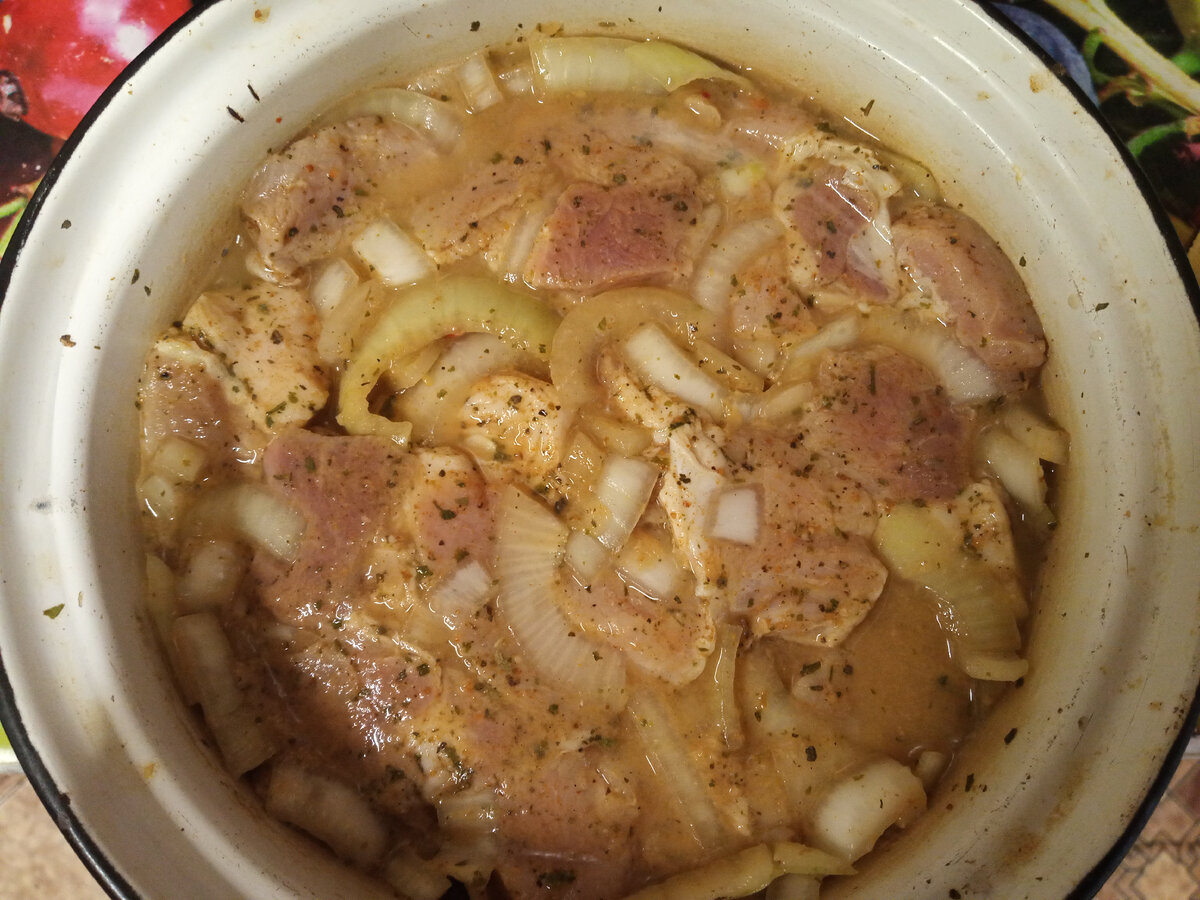 Маринование шашлыка.