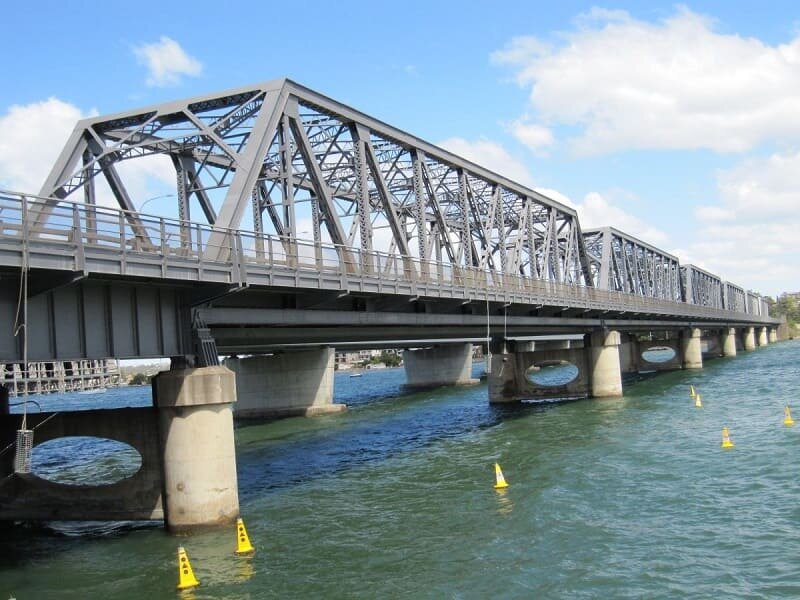 Tom Uglys Bridge — это два автодорожных моста, построенных в 1929 и 1987 годах, по которым проходит шоссе Princes Highway через реку Georges River в южной части Сиднея, в штате New South Wales,...