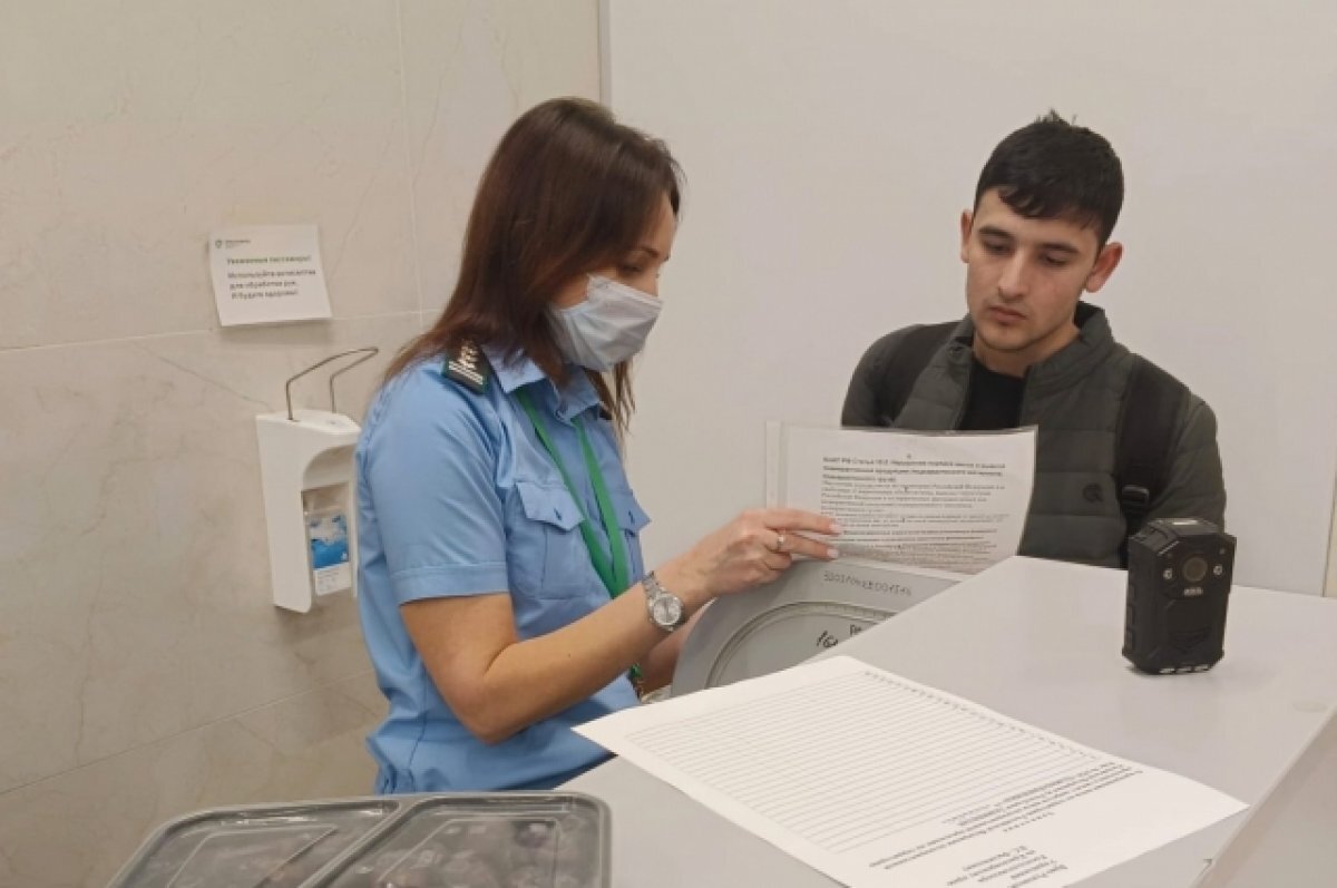    В аэропорту Красноярск из ручной клади изъяли 762 кг запрещённых продуктов