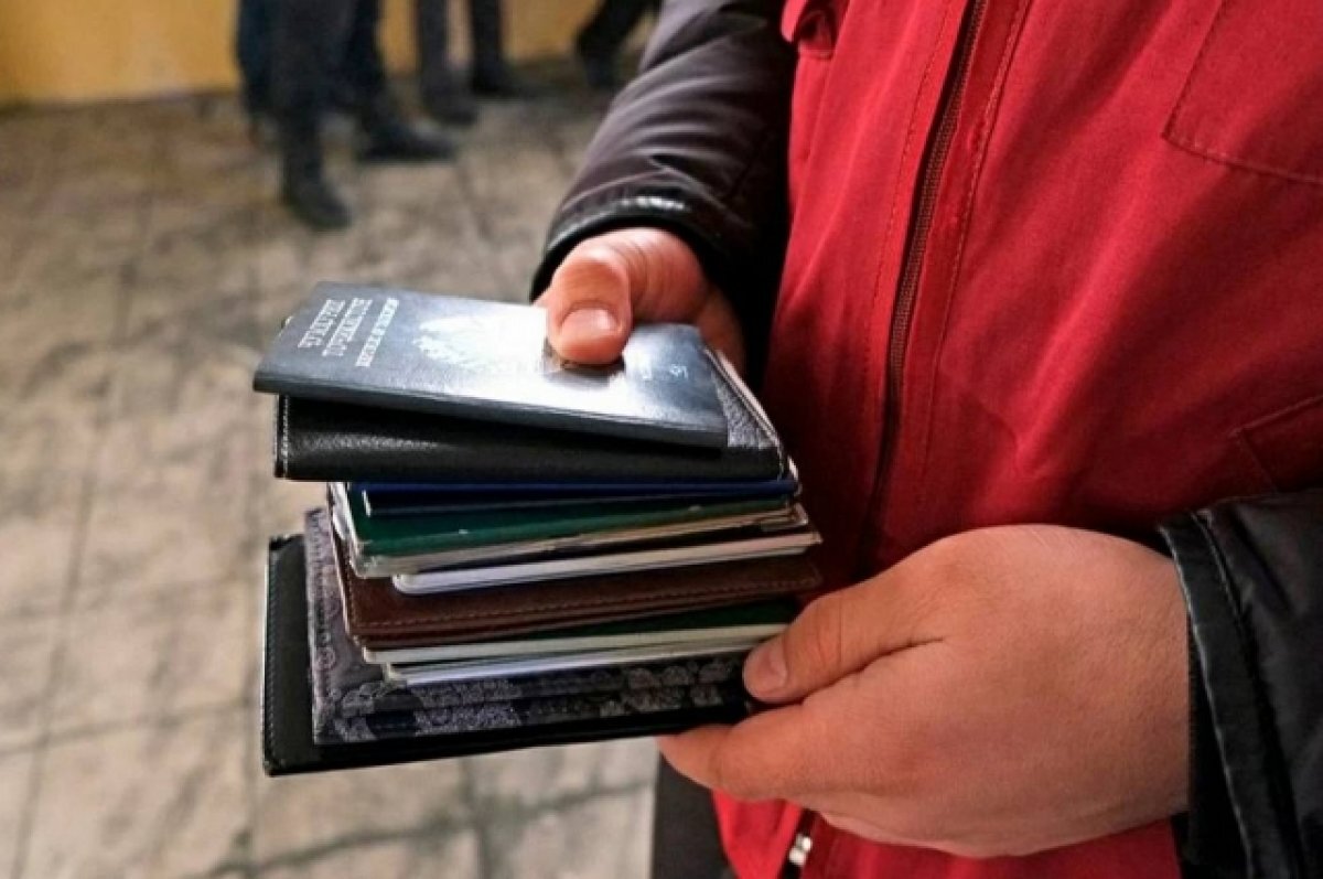    Болгария лишила гражданства четырех россиян