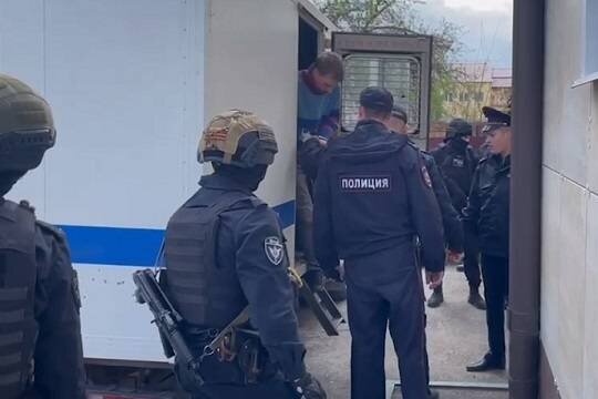    Суд отправил обвиняемого в подрыве машины Прилепина в СИЗО