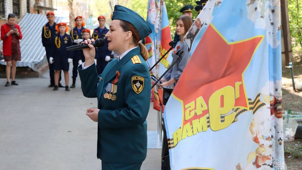     В мероприятии приняли участие сотрудники Главного управления МЧС России по Хабаровскому краю, представители комитета по управлению Кировским районом администрации краевой столицы, Центра работы с населением «Родник», кадеты школы МЧС России Хабаровска, студенты ДВГУПС, , творческие коллективы.