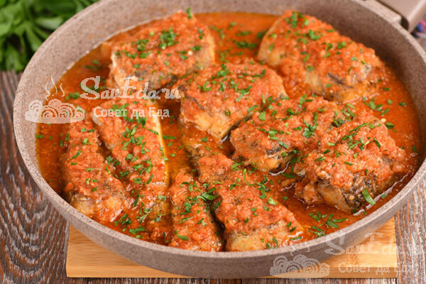 Рыба в быстром и вкусном соусе из свежих овощей на плите . Обсуждение ...