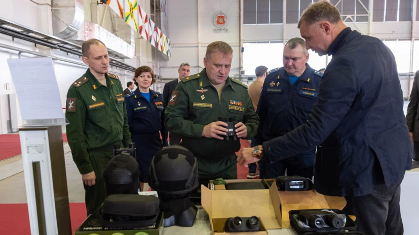 Демонстрация оптических изделий НПО «Командарм» представителям Минобороны РФ в КВЦ «Патриот» © Фото предоставлено НПО «Командарм»