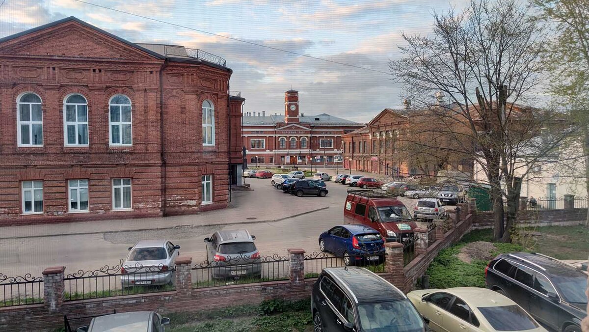 Вид из окна моей гостиницы.