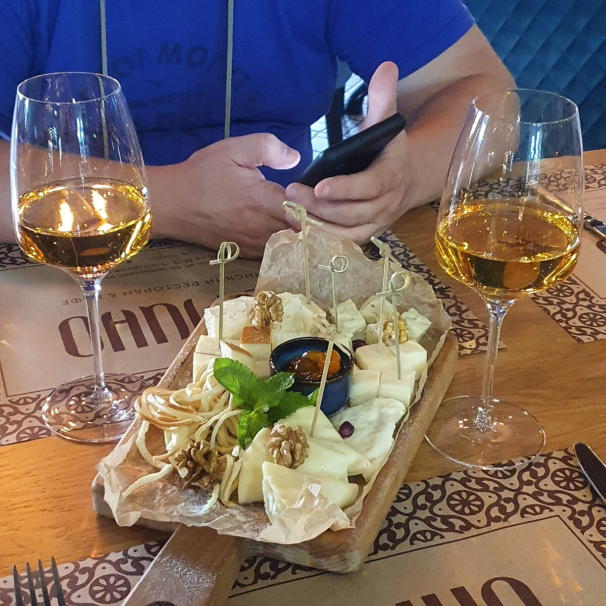 у меня нет привычки фотографировать еду, но это было восхитительно красиво и вкусно