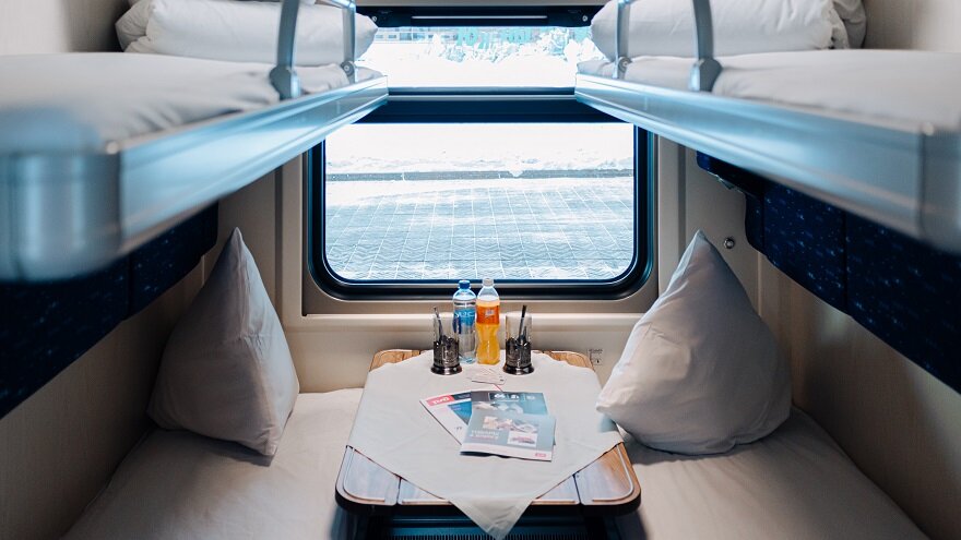 Права у пассажиров верхних полок в плацкарте должны быть такими же, как у пассажиров снизу. Источник фото: https://www.rzd.ru/ru/9319/page/51772?id=27