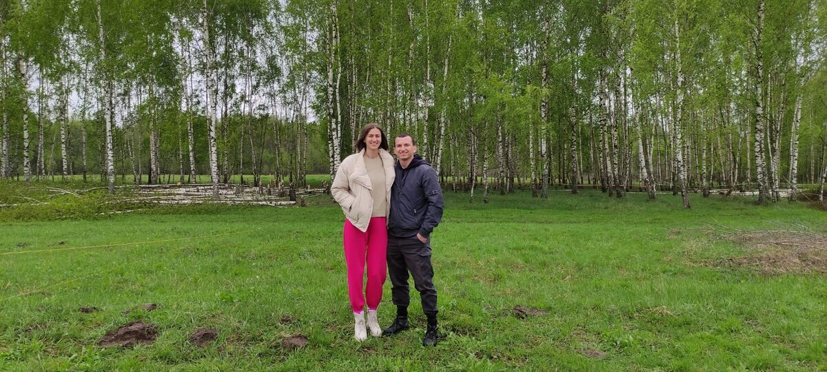 Попросили геодезиста нас сфотографировать