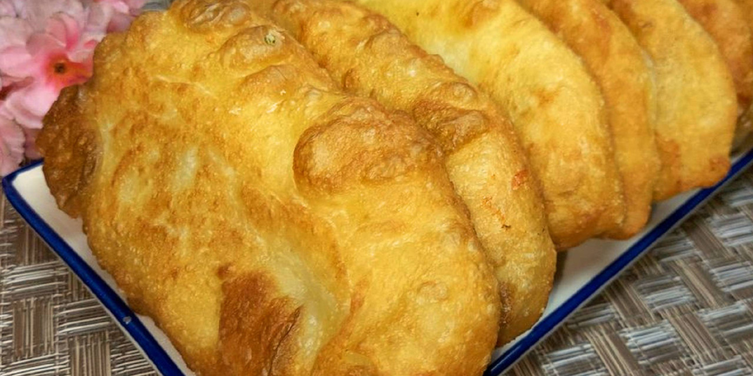 Беру кефир, 1 яйцо и за 10 минут готовлю эту вкуснятину из простых продуктов. Муж съедает на завтрак по 5 штук и не поправляется.
