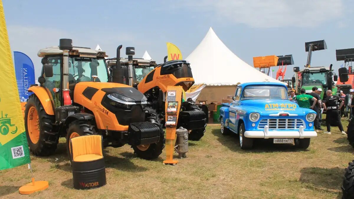 Фото: glavpahar.ru Демонстрационный показ новых китайских тракторов Waltcher серии 6.10, 9.14 и 13.18
