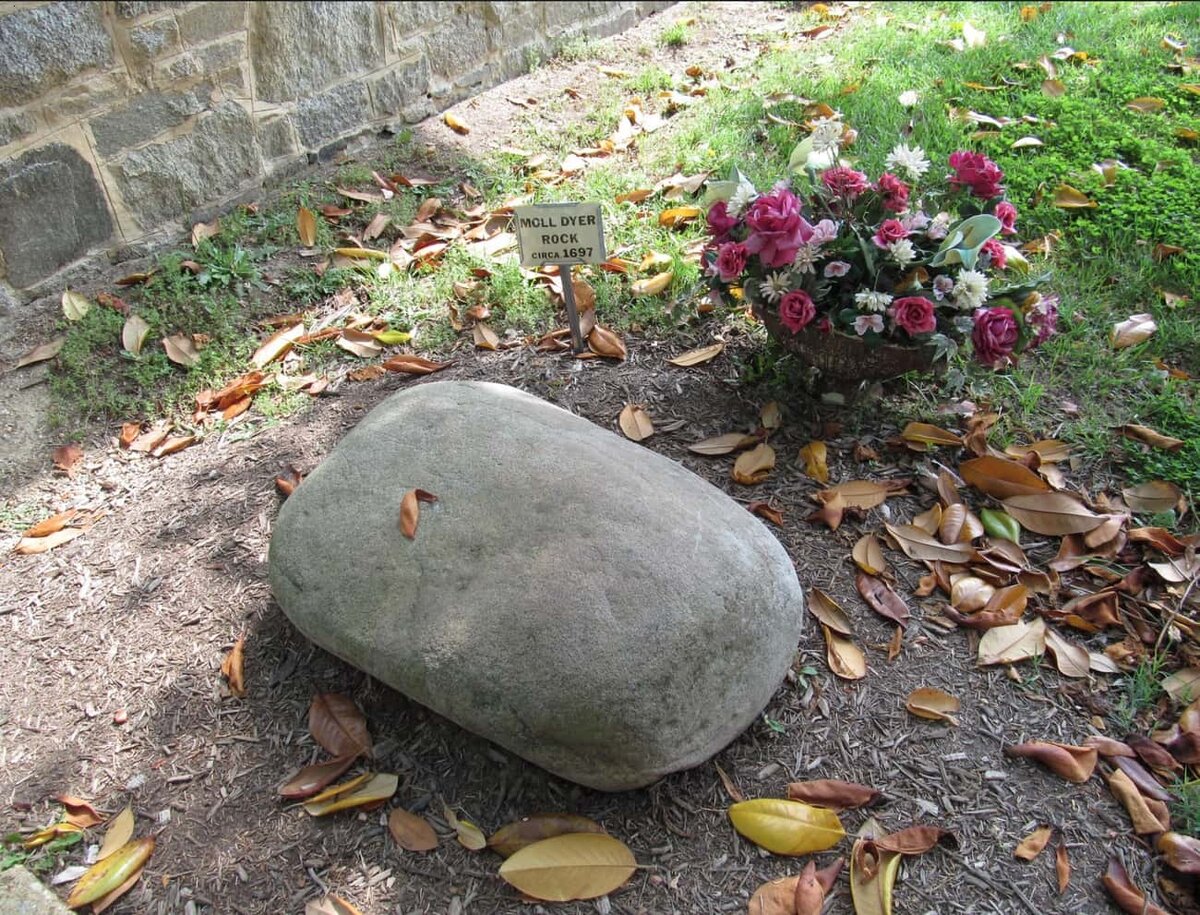 Камень, который хранит проклятье ведьмы