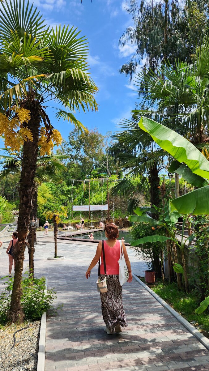 Вход в природные термы 