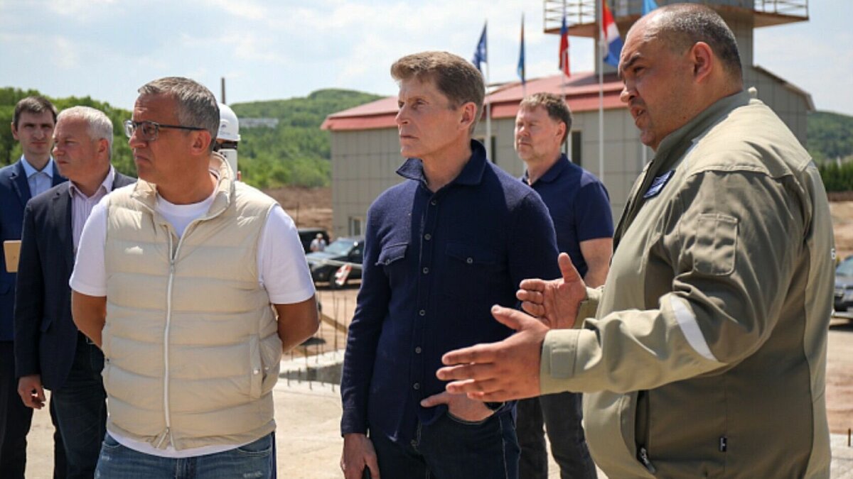     Губернатор Приморского края Олег Кожемяко побывал на месте строительства автомобильных пунктов пропуска в Марково и Пограничном. Их пропускная способность после модернизации возрастет в разы.