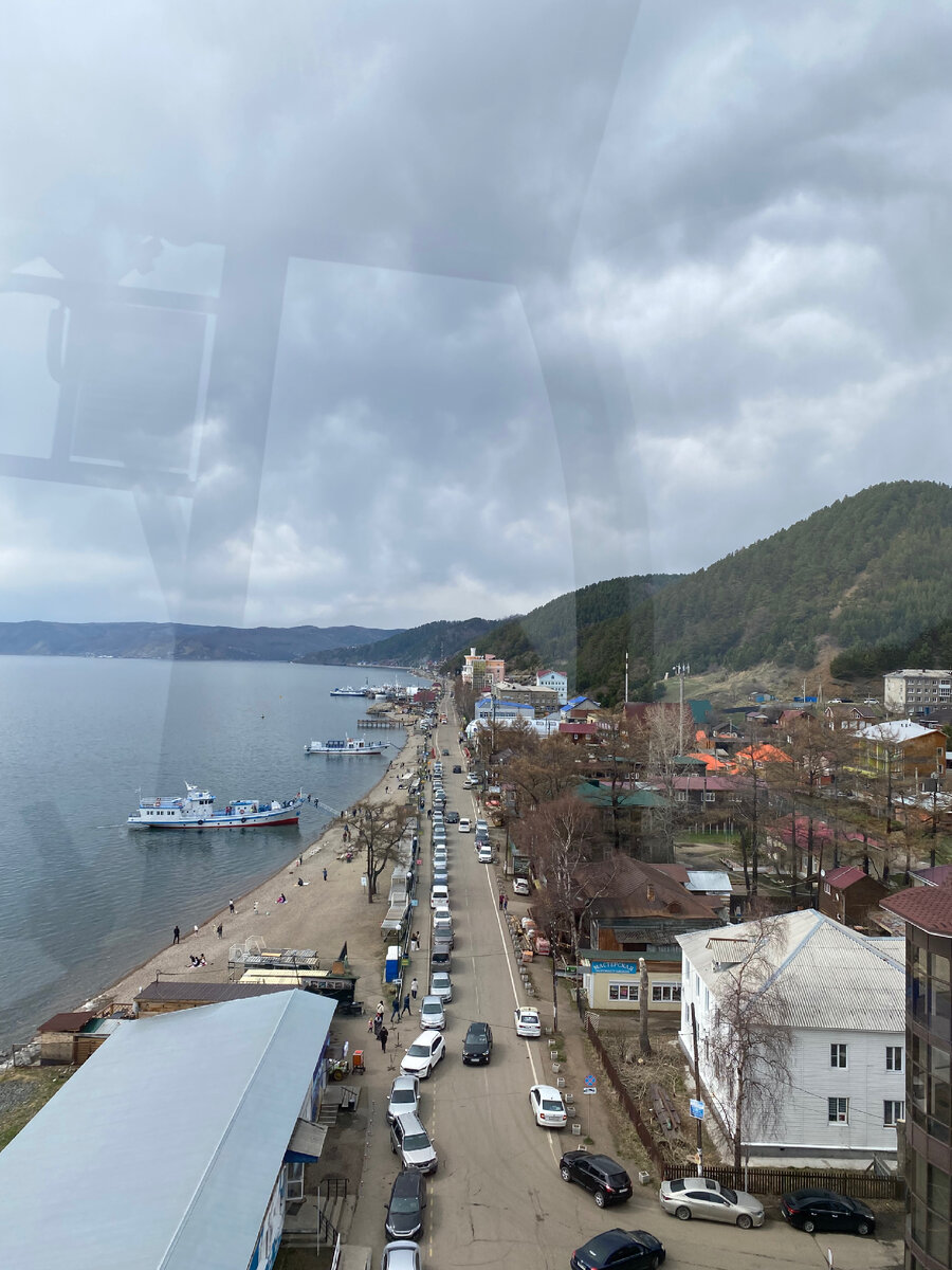 Вид на Листвянку с колеса обозрения