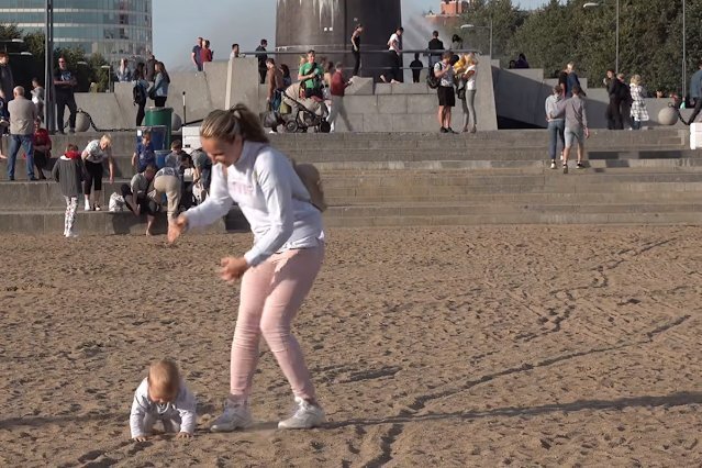 наличие пляжа с очень приятным золотистым песком
