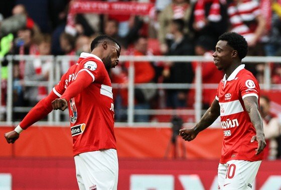    Игроки ФК «Спартак» Квинси Промес и Кейта Бальде в матче 28-го тура чемпионата России по футболу среди клубов премьер-лиги между ФК «Спартак» (Москва) и ПФК ЦСКА (Москва)