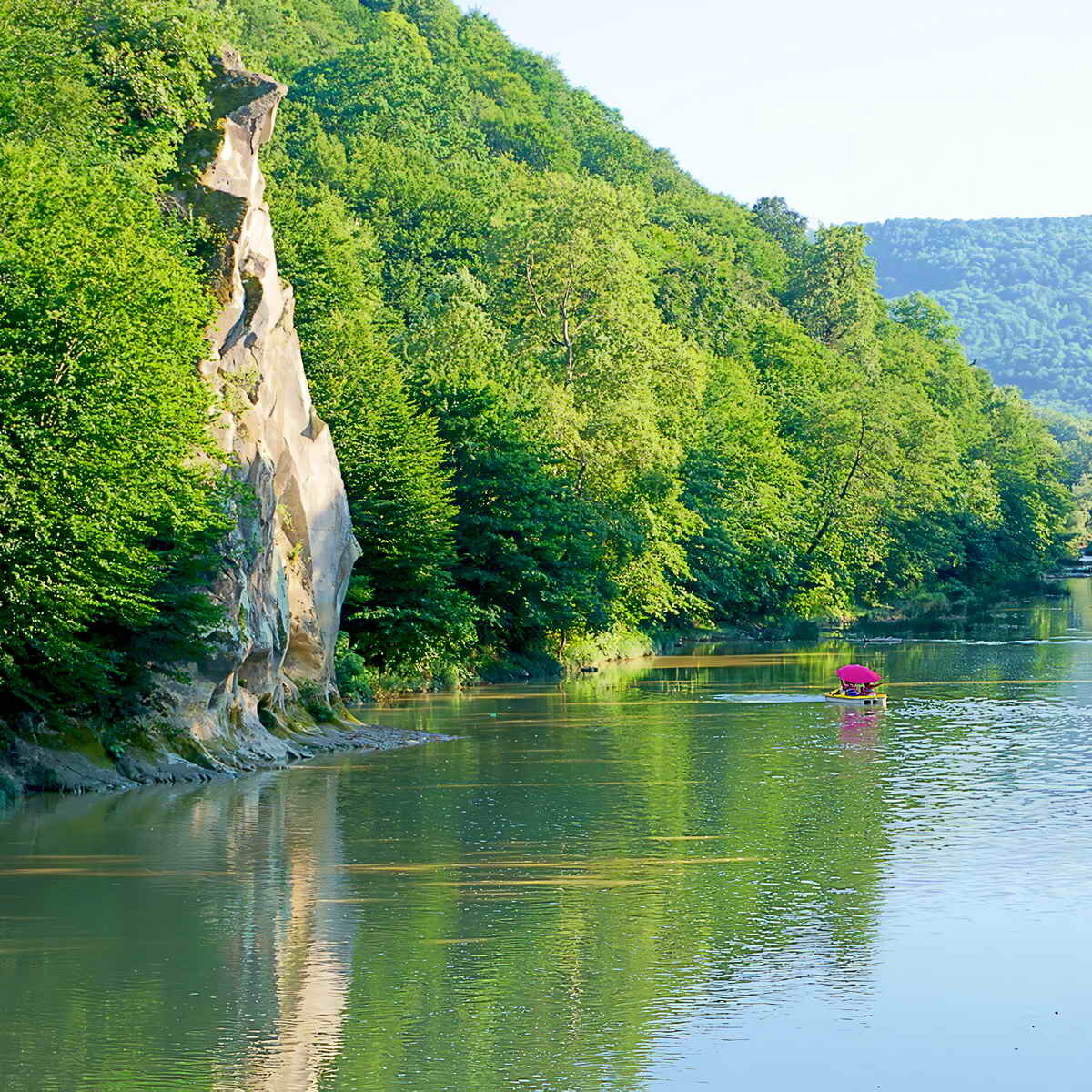 Горячий ключ краснодарский край фото. Горячий ключ Краснодарский река. Река Псекупс Краснодарский край. Долина реки Псекупс. Республика Адыгея горячий ключ.