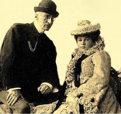 Родители Абдул и Лели Искандеры. Фото из открытого доступа