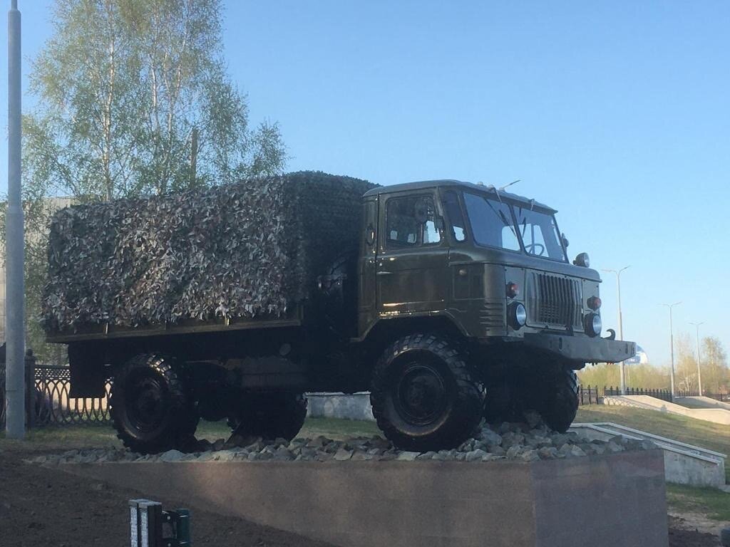    Митинг и открытие памятника: как проходит День пограничника в Сургуте