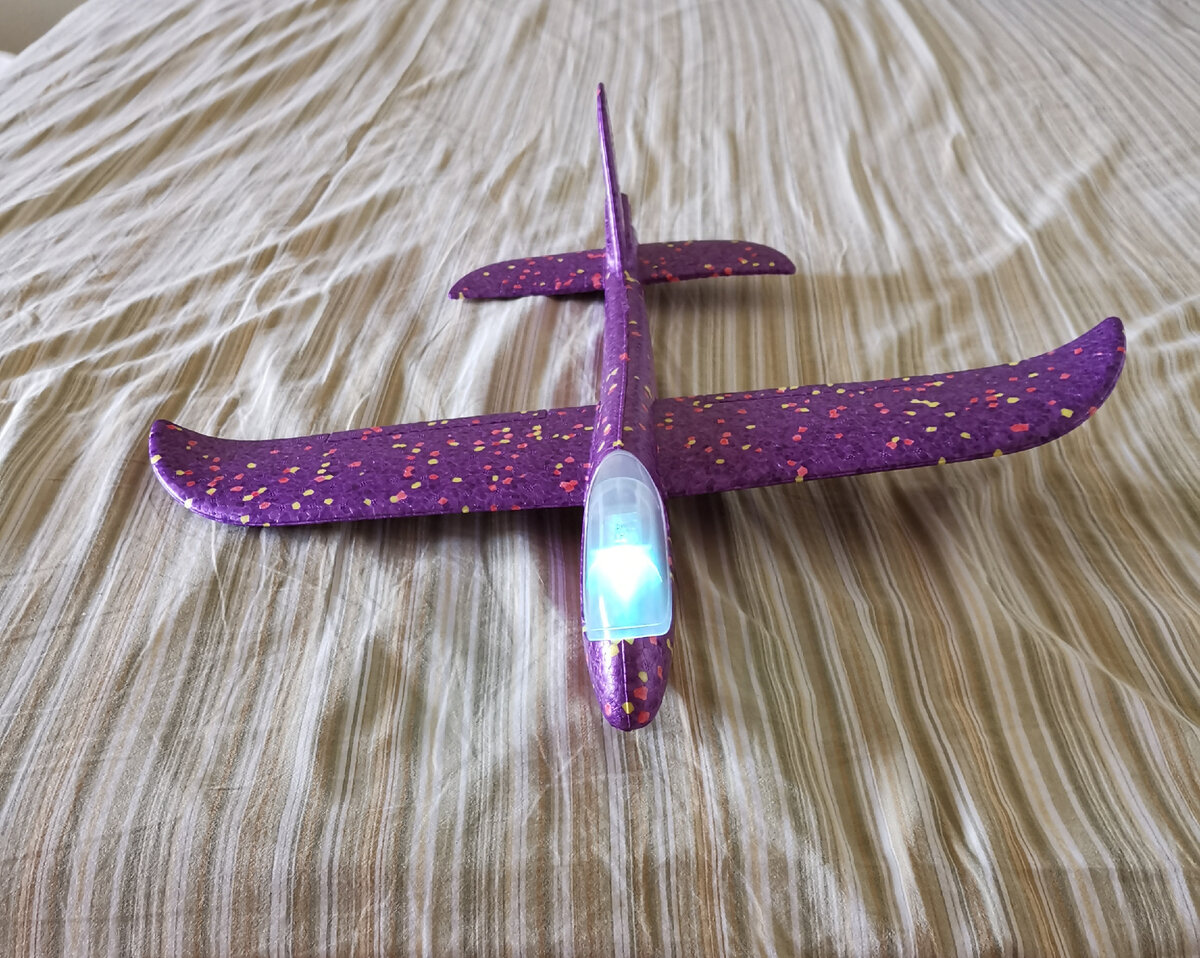 Мигающий самолётик за 199р из Фикспрайса
