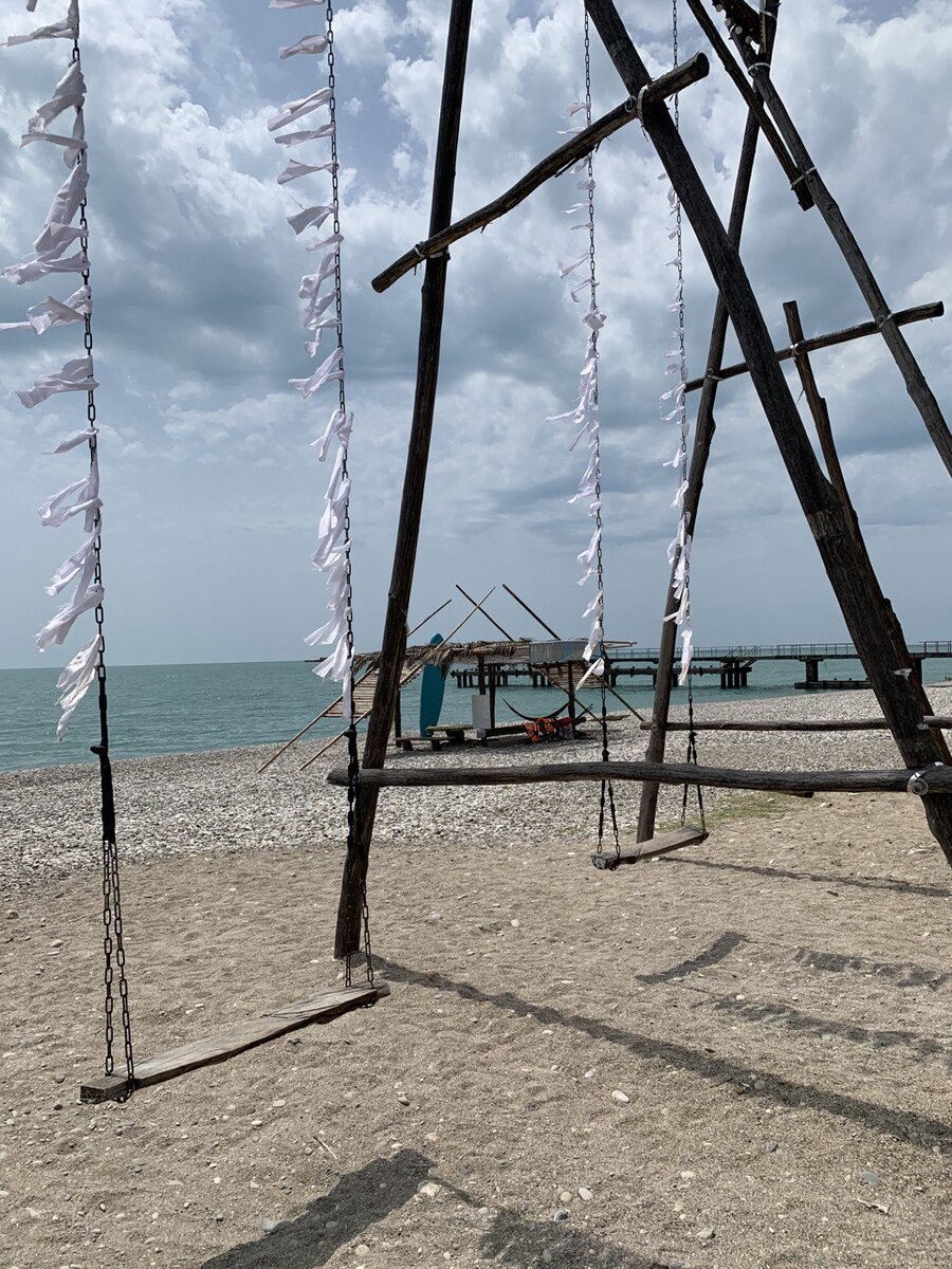 Фото автора , Белый пляж в Новом Афоне. Прокат Сапов - 500₽ час , катание на банане - 500₽