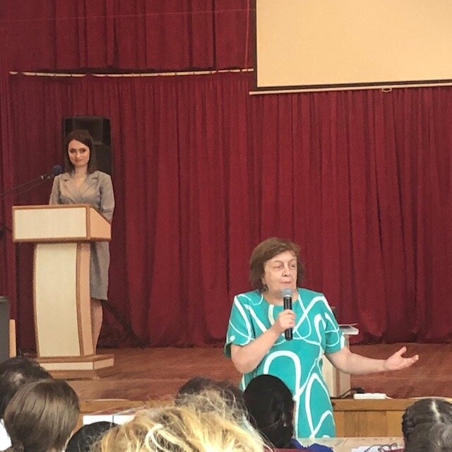 В связи с Международным днём русского языка в Степанакерте состоялся конкурс чтецов. Фоторяд