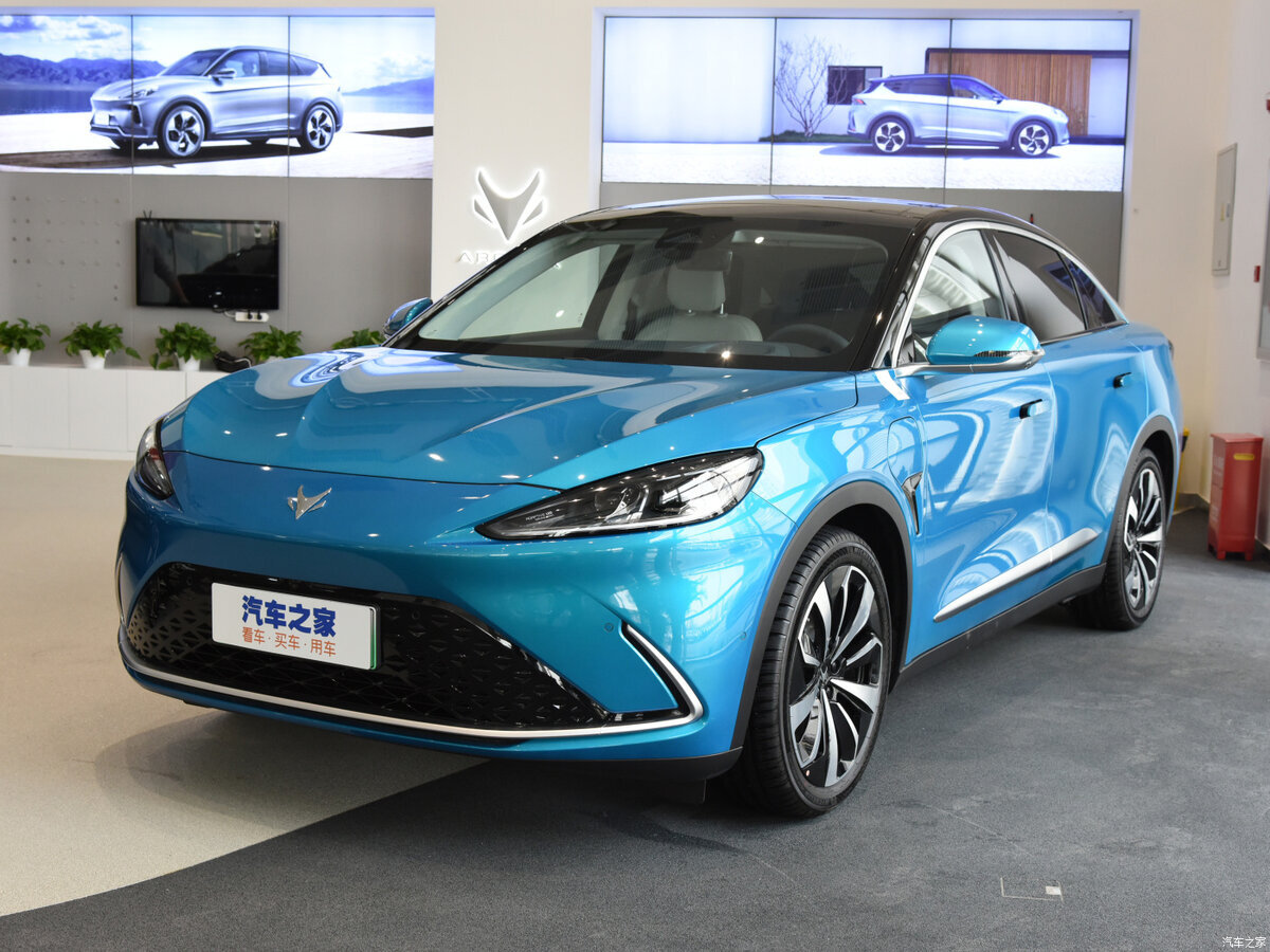 Внешний вид Alpha S разработал известный итальянский автодизайнер Вальтер де Сильва.