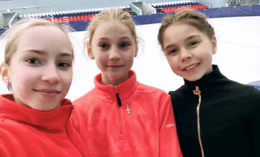 Уже юниорки Юлиана Черенева, Кира Моногарова и Зоя Ковязина в Новогорске