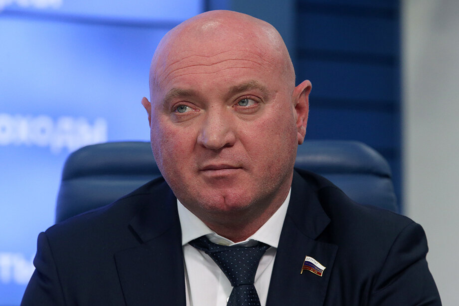 Депутат Александр Глисков на сессии законодательного собрания предложил избрать сенатором вице-спикера Сергея Натарова (на фото), который уже второй год сидит в СИЗО. Фото: Владимир Гердо/ТАСС