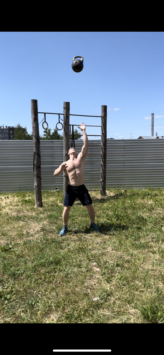 Жонглирование гирей. 