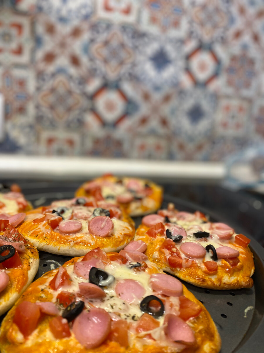 Самая лучшая альтернатива тесту для пиццы , это уже готовые магазинные питы 🫶🏼