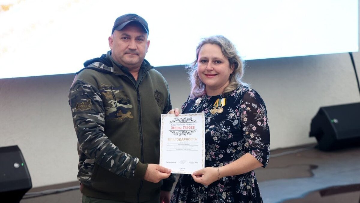    В канун Дня России депутат Калинин поддержал участников выставки «Жены Героев»Новости Саратова и области – Сетевое издание «Репортер64»