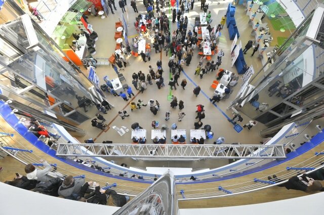    Ярмарка трудоустройства займёт четыре этажа Конгресс-холла. Фото: Министерство труда и социального развития Омской области